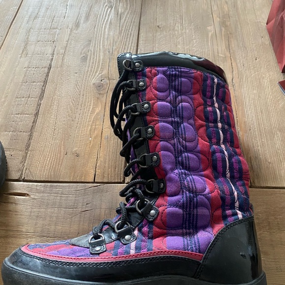 Coach Black Sherpa Trimmed Plaid Quilted Snow Boots Size 6 - Picture 2 of 5